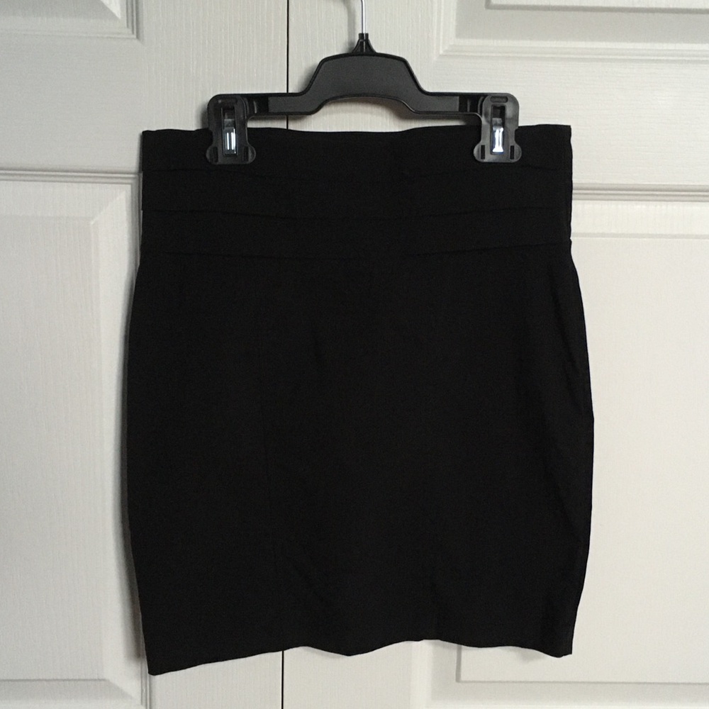 Black Mini Pencil Skirt With Pleating - Picture 2 of 5
